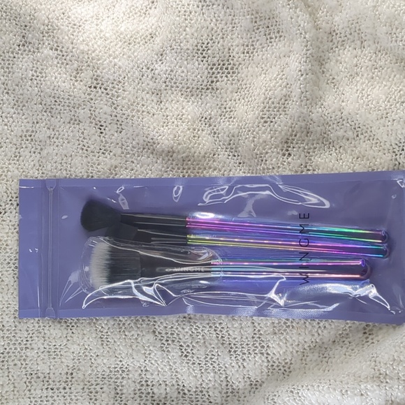 WINGME COSMETICS Halo Series Brush Trio - Picture 10 of 10